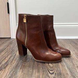 Michael Kors brown booties Size 8